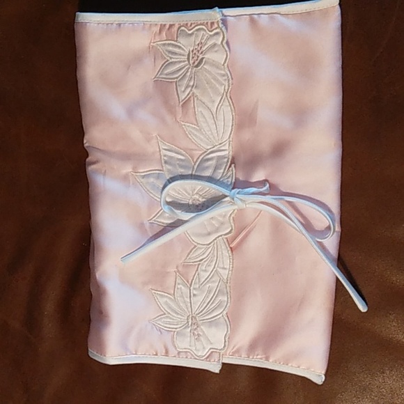 Natori lingerie storage pouch - Picture 1 of 3